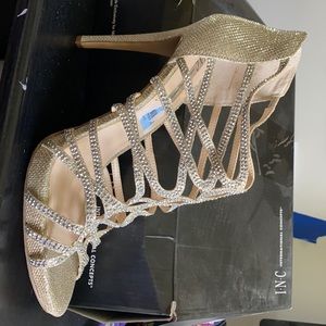 New with tags (small tear on insole - hidden when worn)